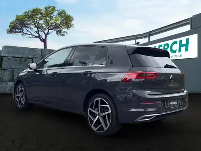 VW Golf 150 ch Hybride — Berline polyvalente, 23 500 km seulement — interni