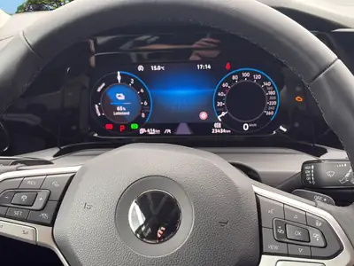 VW Golf 150 ch Hybride — Berline polyvalente, 23 500 km seulement — Miniatura 10