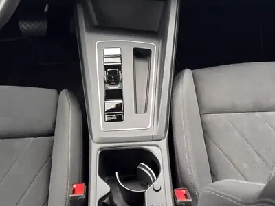 VW Golf 150 ch Hybride — Berline polyvalente, 23 500 km seulement — Miniatura 13