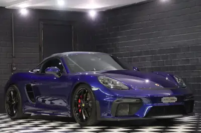 Porsche 718 Spyder — Roadster pur-sang 420 ch, boîte manuelle, Gentian Blue rarissime — arrière