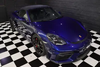 Porsche 718 Spyder — Roadster pur-sang 420 ch, boîte manuelle, Gentian Blue rarissime — détail