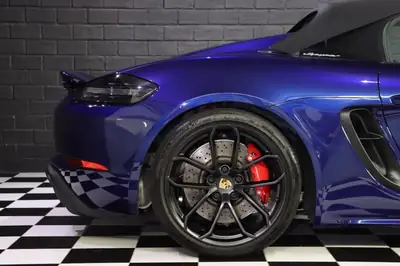 Porsche 718 Spyder — Roadster pur-sang 420 ch, boîte manuelle, Gentian Blue rarissime — Miniature 8