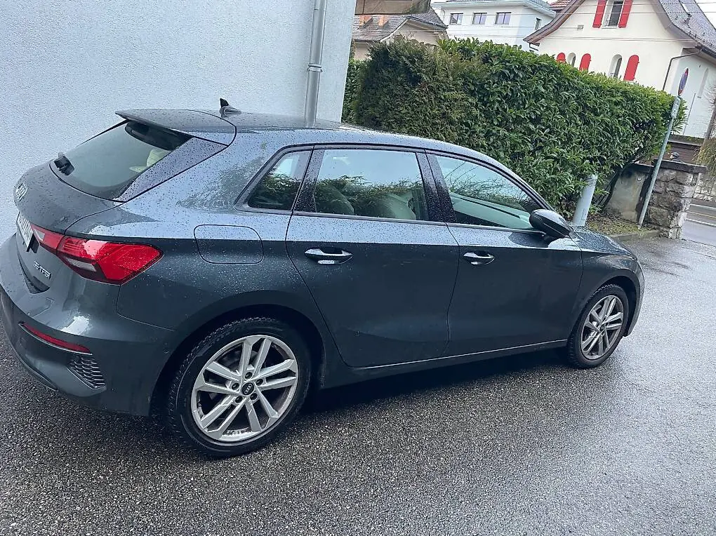 Audi A3 Sedan 2024 — Première main, toit ouvrant, entretien premium — Außenansicht