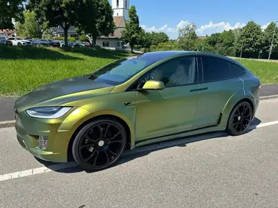 Tesla Model X 2017 — SUV électrique 7 places, exemplaire unique avec customisation FAB — Außenansicht