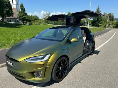 Tesla Model X 2017 — SUV électrique 7 places, exemplaire unique avec customisation FAB — Seitenansicht