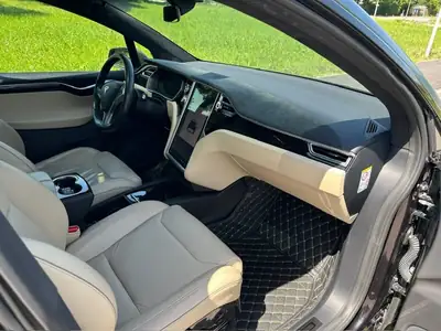 Tesla Model X 2017 — SUV électrique 7 places, exemplaire unique avec customisation FAB — Miniatur 15