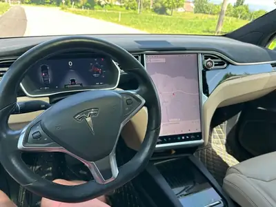 Tesla Model X 2017 — SUV électrique 7 places, exemplaire unique avec customisation FAB — Miniatur 13