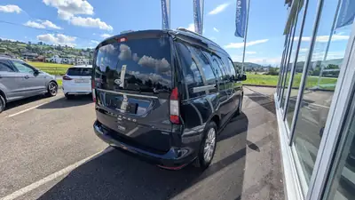 Ford Tourneo Connect — Van hybride rechargeable, technologie moderne et polyvalence — rear view