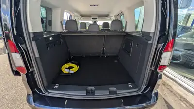 Ford Tourneo Connect — Van hybride rechargeable, technologie moderne et polyvalence — Thumbnail 9