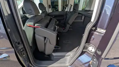 Ford Tourneo Connect — Van hybride rechargeable, technologie moderne et polyvalence — Thumbnail 11