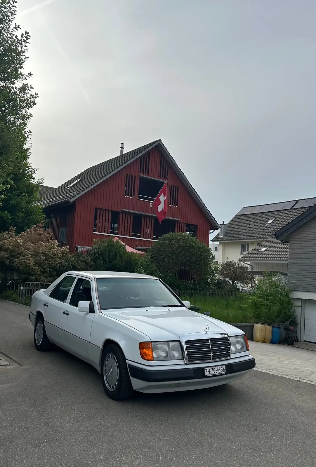 Mercedes-Benz 230 Berline 1990 — Élégance classique et motorisation fiable