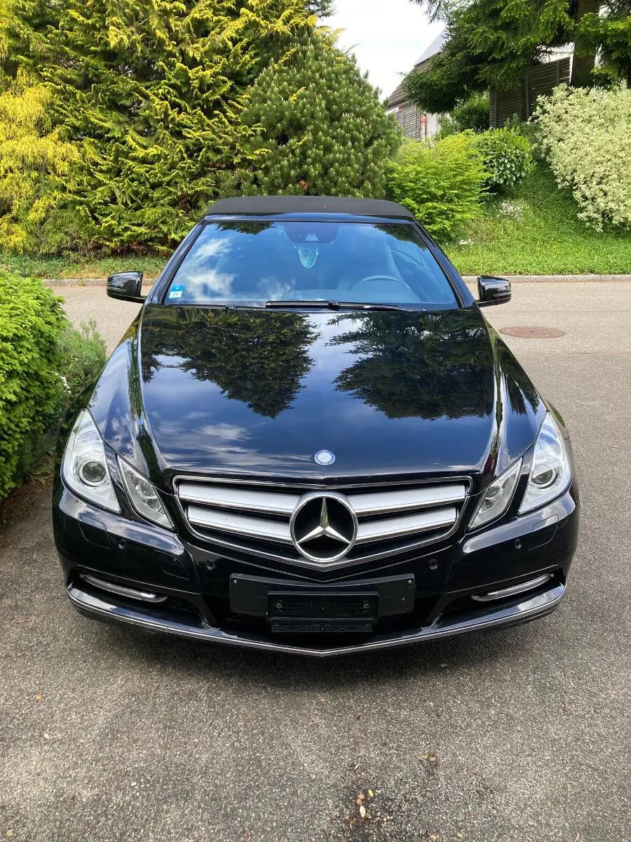 Mercedes-Benz E 200 Cabriolet 2011 — Élégance décapotable, kilométrage préservé — Außenansicht