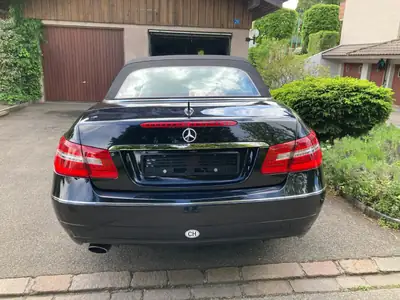 Mercedes-Benz E 200 Cabriolet 2011 — Élégance décapotable, kilométrage préservé — Armaturenbrett