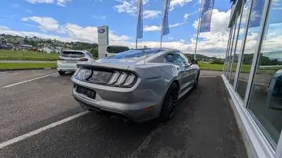 Ford Mustang 2021 — Muscle Car Légendaire, 449 ch et Boîte Manuelle — rear view