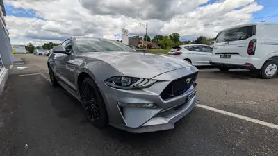 Ford Mustang 2021 — Muscle Car Légendaire, 449 ch et Boîte Manuelle — side view