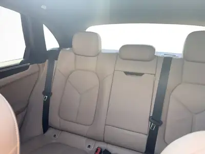 Porsche Macan 440 ch — SUV sportif allemand, moteur essence turbo et équipement premium — Miniature 12