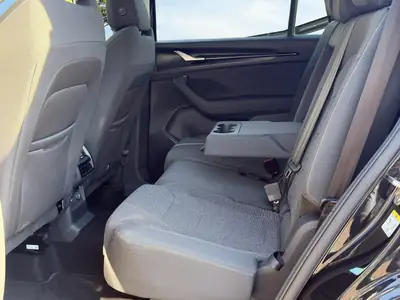 Skoda Kodiaq 2025 — SUV 7 places robuste avec toit panoramique et attelage — Miniatur 8