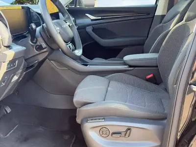 Skoda Kodiaq 2025 — SUV 7 places robuste avec toit panoramique et attelage — Miniatur 7