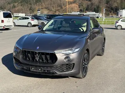 Maserati Levante 430 ch — SUV luxe sportif, attelage amovible rare, révision à jour — dettaglio