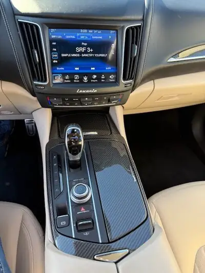 Maserati Levante 430 ch — SUV luxe sportif, attelage amovible rare, révision à jour — Miniatura 7