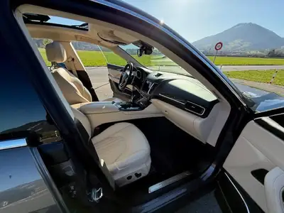 Maserati Levante 430 ch — SUV luxe sportif, attelage amovible rare, révision à jour — Miniatura 13