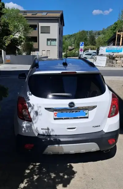 Opel Mokka 2016 — SUV compact fiable, essence manuelle, 105'000 km — vista posteriore