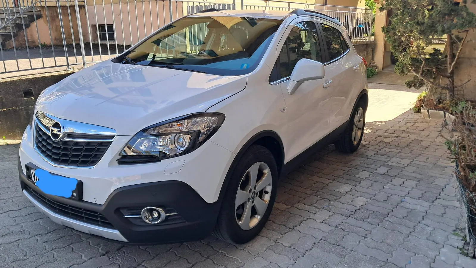 Opel Mokka 2016 — SUV compact fiable, essence manuelle, 105'000 km — vista esterna