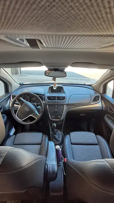 Opel Mokka 2016 — SUV compact fiable, essence manuelle, 105'000 km — interni