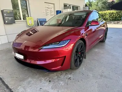 Tesla Model 3 2024 — Électrique performante, 13 000 km seulement — vue extérieure