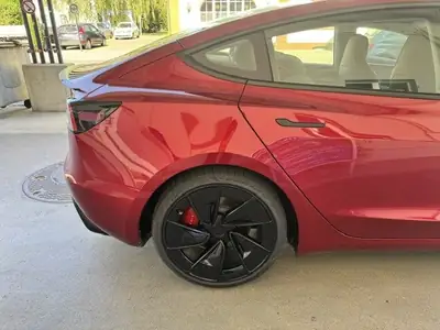 Tesla Model 3 2024 — Électrique performante, 13 000 km seulement — Miniature 8