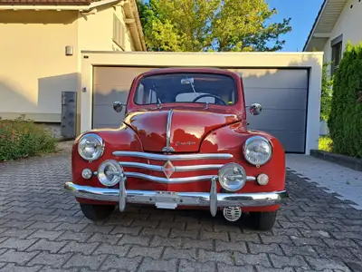 Renault 4CV Heck 1961 — Berline vintage restaurée, carrosserie rustproof — Seitenansicht