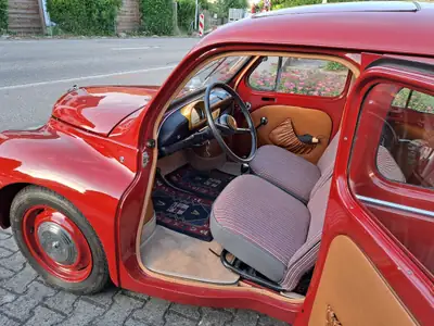 Renault 4CV Heck 1961 — Berline vintage restaurée, carrosserie rustproof — Detail