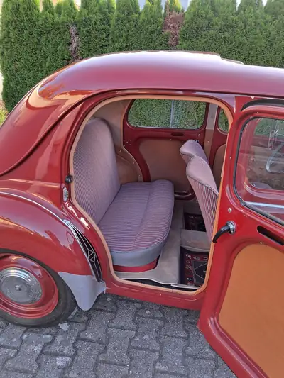 Renault 4CV Heck 1961 — Berline vintage restaurée, carrosserie rustproof — Miniatur 13