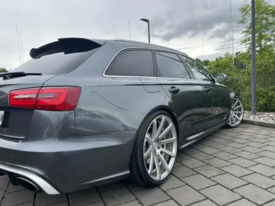 Audi RS6 Avant 560 ch — Break sportif d'exception, freins neufs et révision AMAG à jour — vista posteriore
