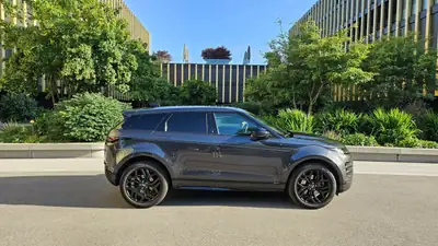 Land Rover Range Rover Evoque Hybrid — SUV compact premium, motorisation écologique 2020 — Heckansicht