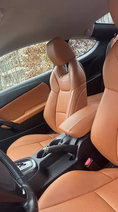 Hyundai Genesis Coupé 2.0 Turbo — Sportive rare, 103'000 km, haut de gamme — tableau de bord