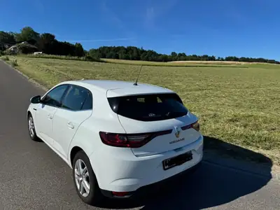 Renault Mégane Berline 2017 — Essence manuelle, climatisation auto, révisée — Heckansicht
