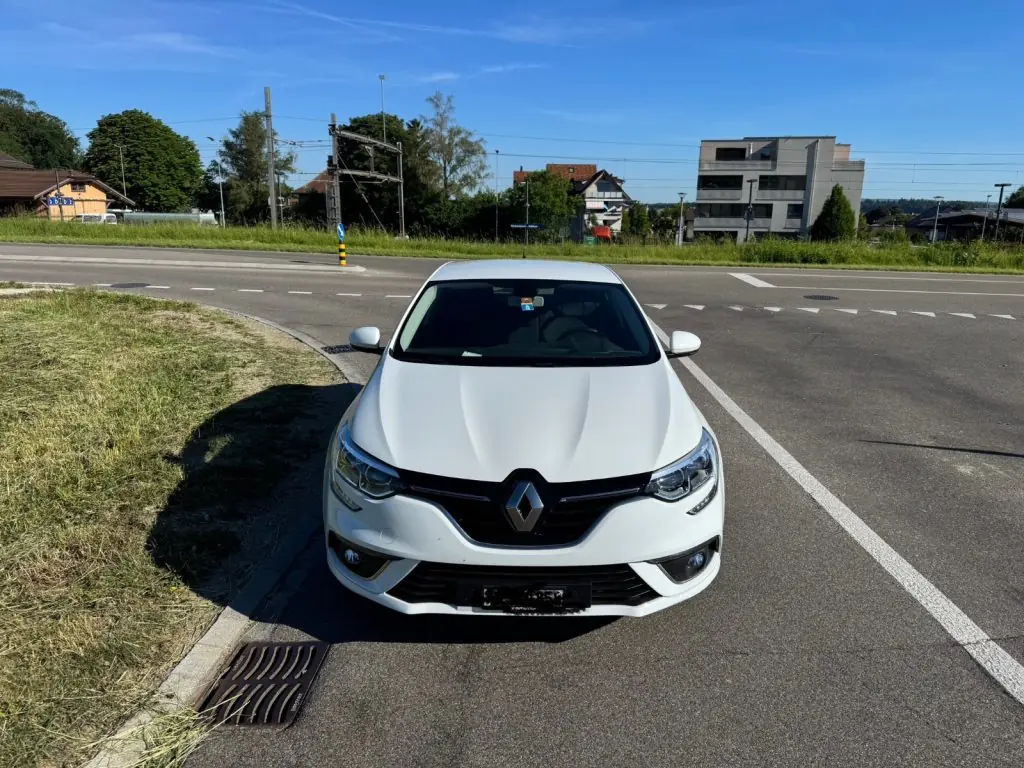 Renault Mégane Berline 2017 — Essence manuelle, climatisation auto, révisée