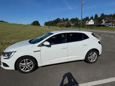 Renault Mégane Berline 2017 — Essence manuelle, climatisation auto, révisée — Seitenansicht