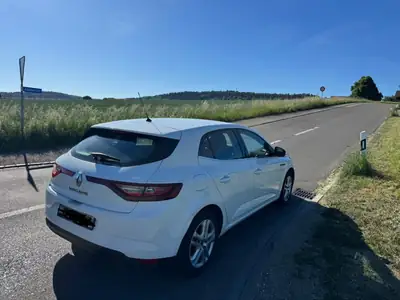 Renault Mégane Berline 2017 — Essence manuelle, climatisation auto, révisée — Armaturenbrett
