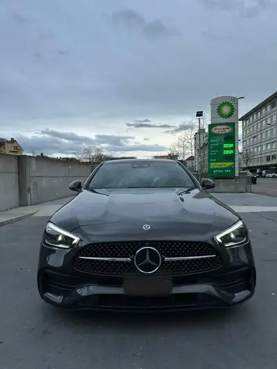 Mercedes-Benz Classe C 220 Diesel — Berline élégante avec technologie hybride mild-hybrid — vue extérieure
