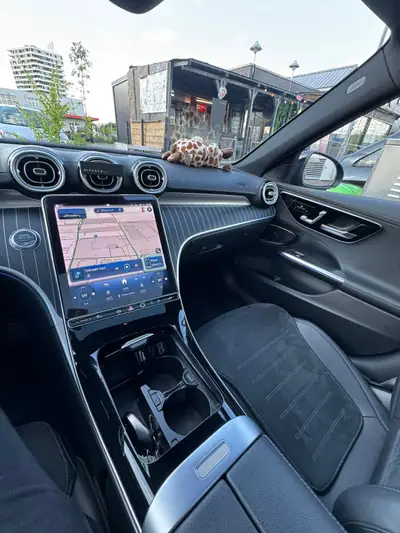 Mercedes-Benz Classe C 220 Diesel — Berline élégante avec technologie hybride mild-hybrid — détail