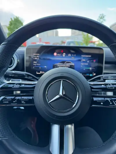 Mercedes-Benz Classe C 220 Diesel — Berline élégante avec technologie hybride mild-hybrid — Miniature 8