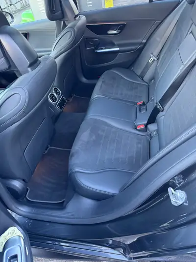 Mercedes-Benz Classe C 220 Diesel — Berline élégante avec technologie hybride mild-hybrid — Miniature 12