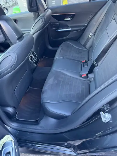 Mercedes-Benz Classe C 220 Diesel — Berline élégante avec technologie hybride mild-hybrid — Miniature 13