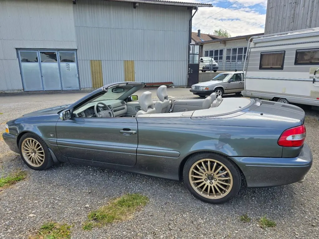Volvo C70 2.0 T Cabrio 2004 — Décapotable élégante, entretien premium — Außenansicht