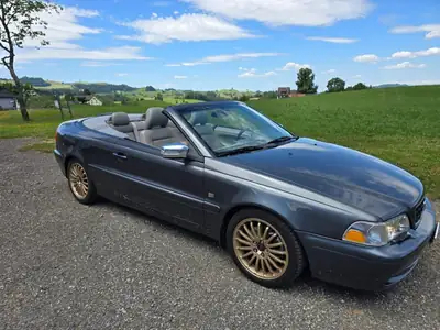 Volvo C70 2.0 T Cabrio 2004 — Décapotable élégante, entretien premium — Seitenansicht