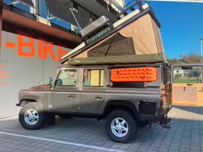 Land Rover Defender 110 TD4 Puma — 4x4 aménagé camping, prêt à l'aventure — Miniatura 12