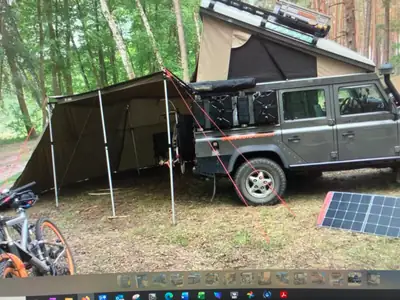 Land Rover Defender 110 TD4 Puma — 4x4 aménagé camping, prêt à l'aventure — Miniatura 14