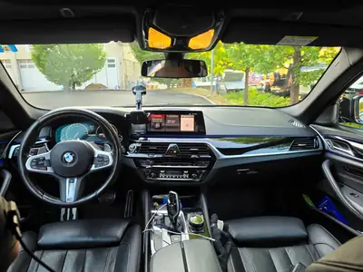 BMW 530 Touring Diesel 400 ch — Break dynamique, traction intégrale, 159'000 km — tableau de bord